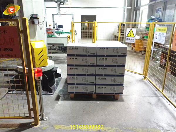 立柱机器人配件箱子封箱码垛生产线